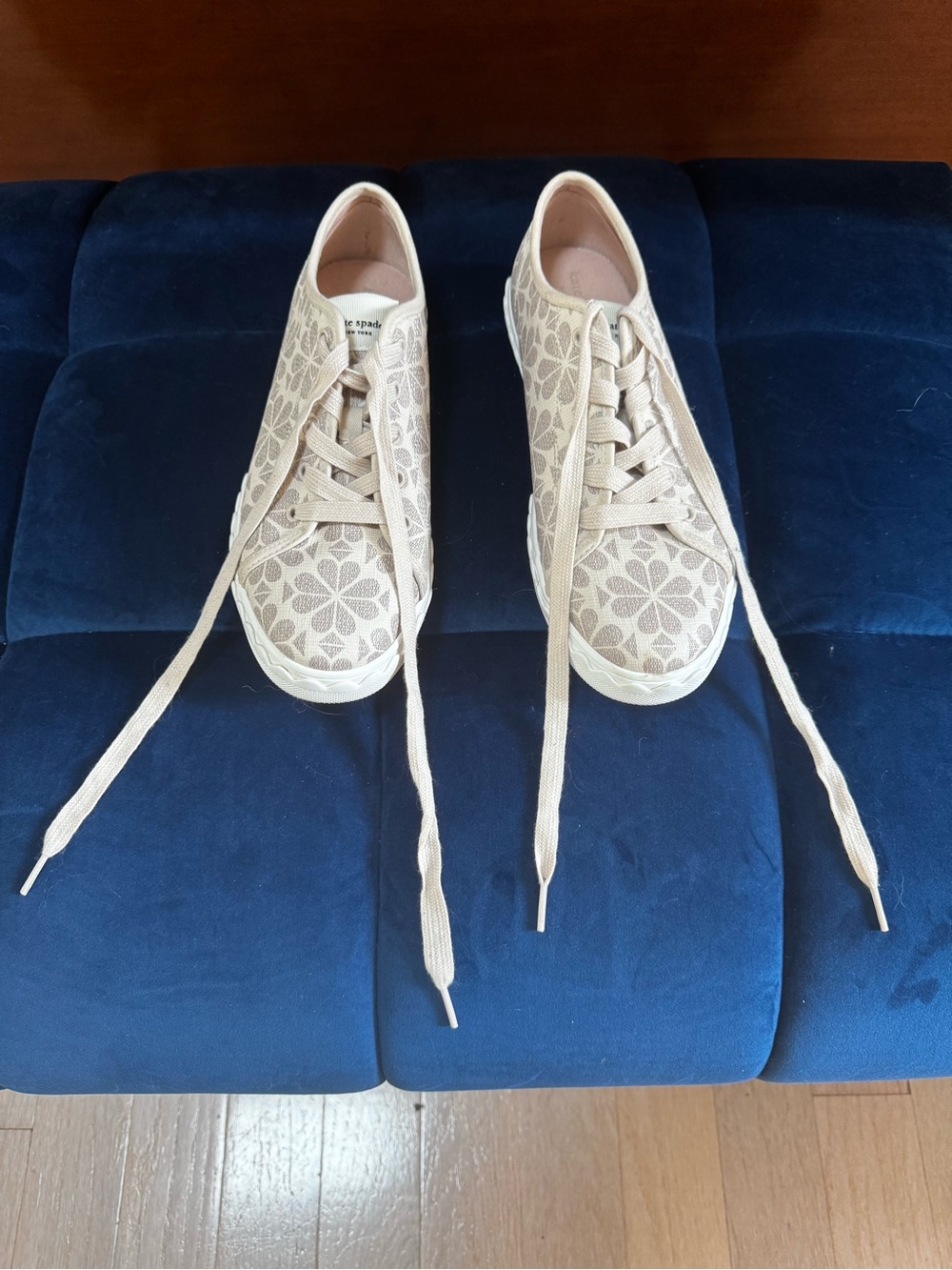 The Kate Spade Vale Spade Flower Coated Canvas Sneakers SZ 8.5B - Picture 4 of 14